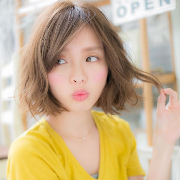 斜めバングくせ毛風ゆるふわ小顔前下がりボブ ボブパーマ