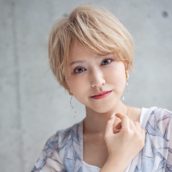 20代30代40代／ハイトーンショート