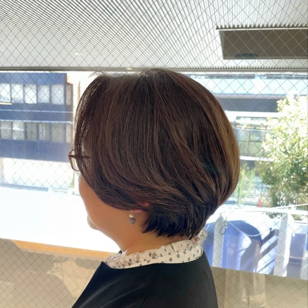 柔らかいグレージュで白髪ぼかし☆品あるショートボブ