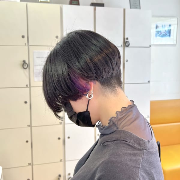 インナーカラーとぱつっと刈り上げショート♪