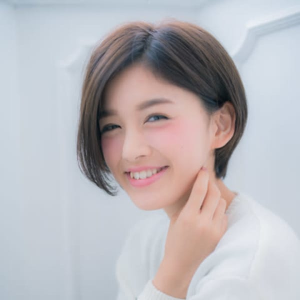 「かわいいから卒業」イメチェン★グレージュカラーショート|Branche