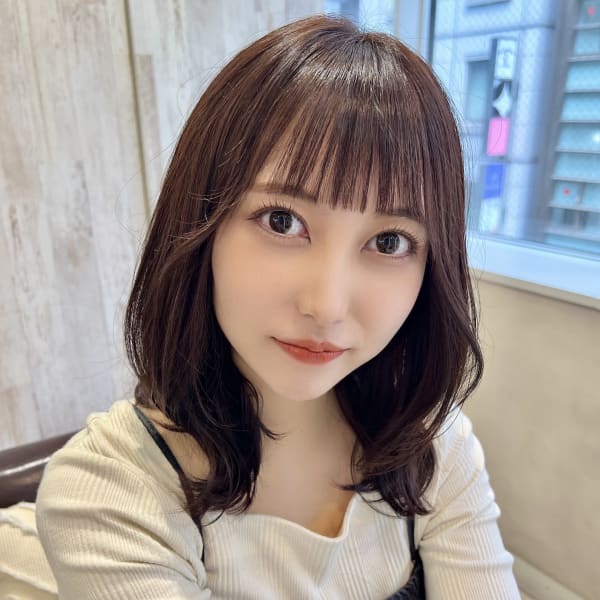 面長20代/ナチュラルで大人っぽいくびれミディアム