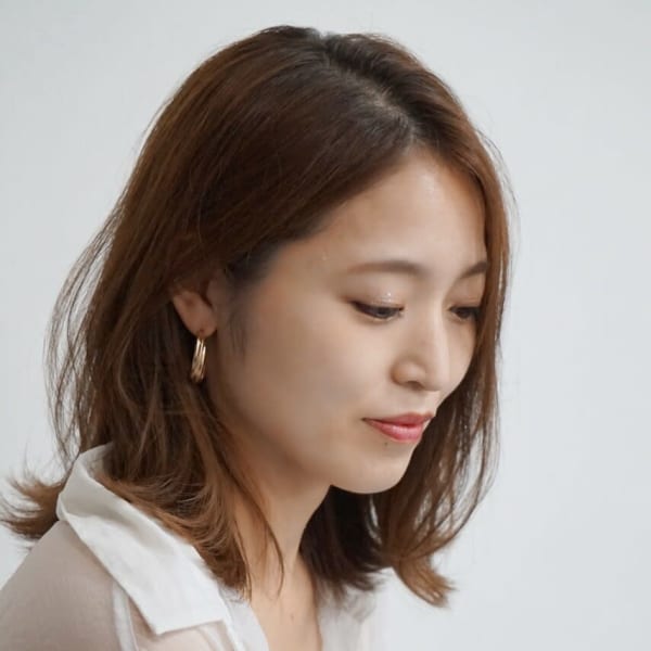 外ハネ小顔ミディアム|Shumore Herz