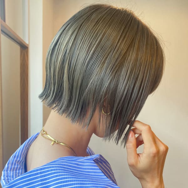 ぱつっとボブ×カーキグレージュ