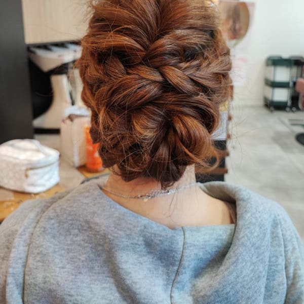 編み込みアップスタイル