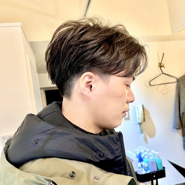 メンズスッキリなセンターパートスタイル|PRISHE.