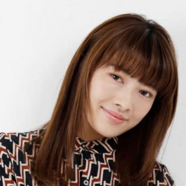 厚めバング暗髪ストレート