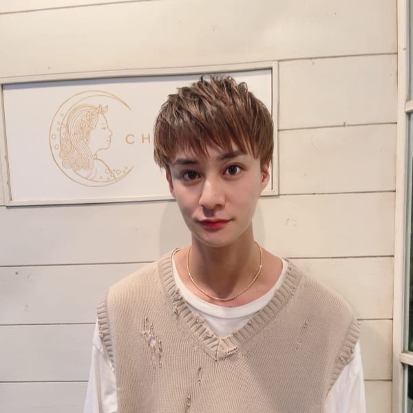 高崎翔太くんハイトーンスパイキーショート前髪ありメンズカット