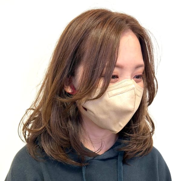 レイヤーカット 内巻きミディ カール ブラウン