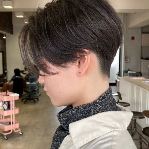 韓国風ヘア カルマパーマ ツーブロックハンサムショート