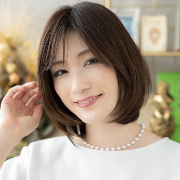 大人ハイライト艶カラーショートマッシュボブ カーキベージュ