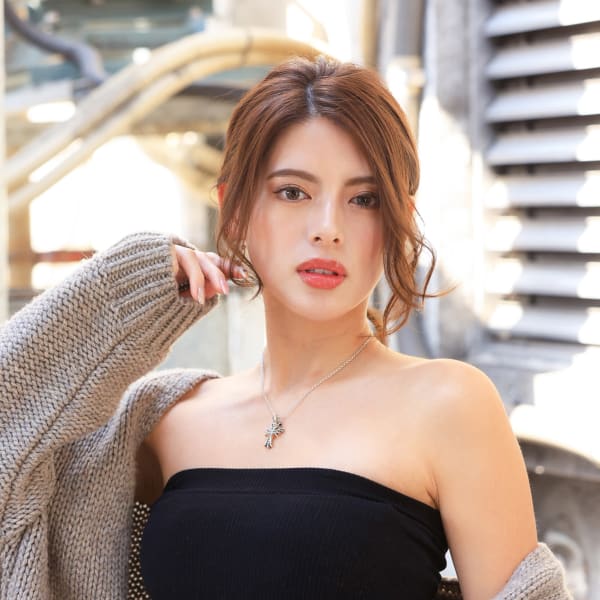 小顔おくれ毛顔周り似合わせカット×うるつやモテ髪大人女子