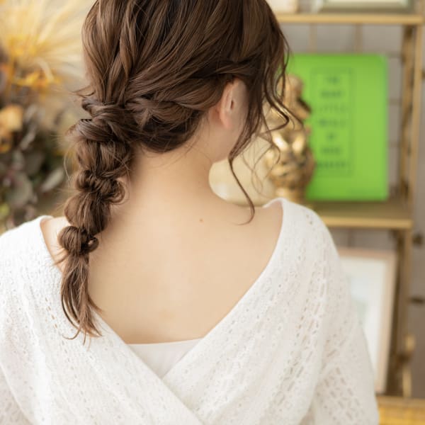 抜け感大人ガーリー外国人風編み込みアレンジ　ことりベージュ