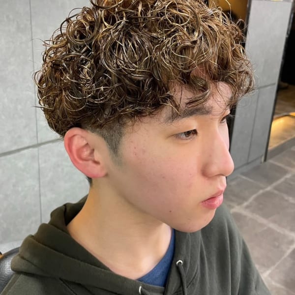 束感 プードルパーマ フェードカットハイライト【札幌】