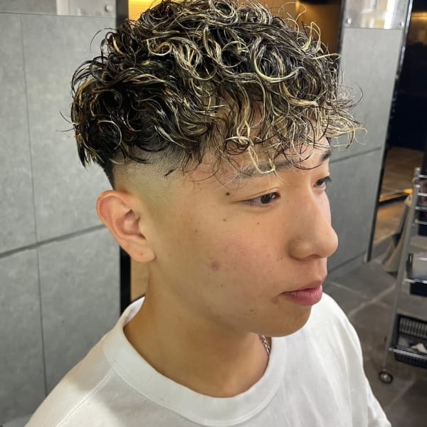 フェードカット 束感プードルパーマ ハイライト【札幌】