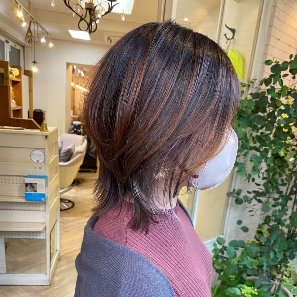 シルバーインナーカラーウルフボブミディアム梅が丘美容室