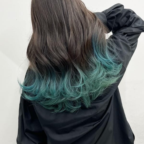 エメラルドグリーンカラー