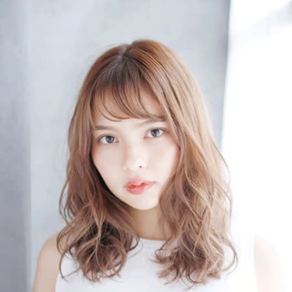 セミロング_セミウエットの細かめミックスカール|Hair Lounge SHANTi