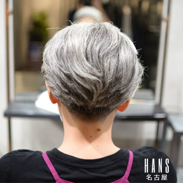 グレイヘアの魅力を最大限にNo.2