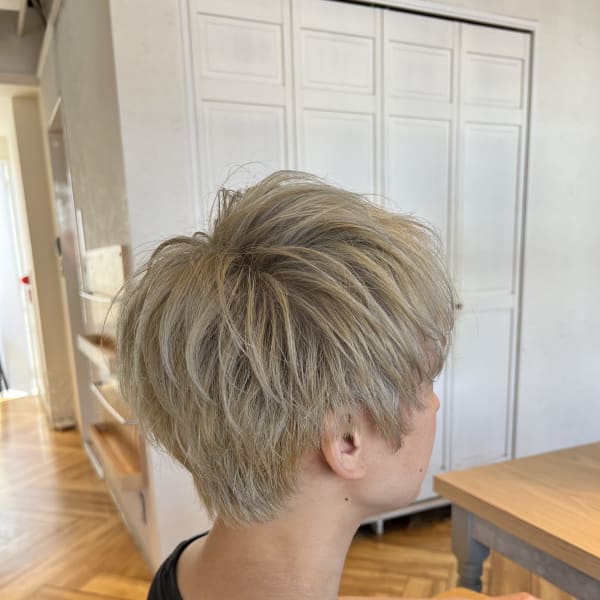 white beige × ショートマッシュ