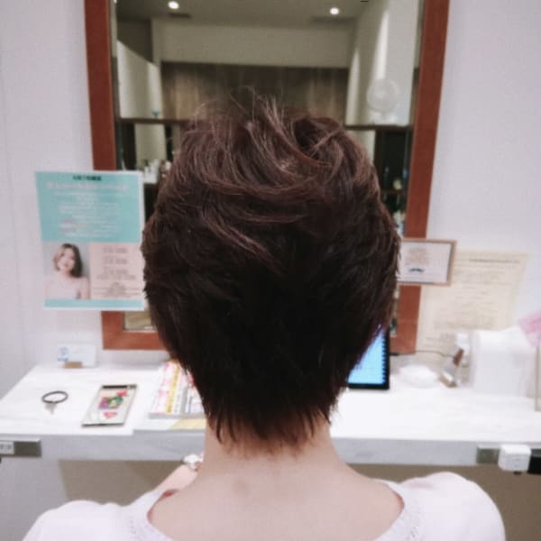 ピンクブラウンカラーで元気見えカット