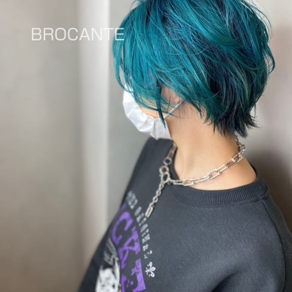 エメラルドグリーン ショートボブ ハイトーン 韓国 緑髪