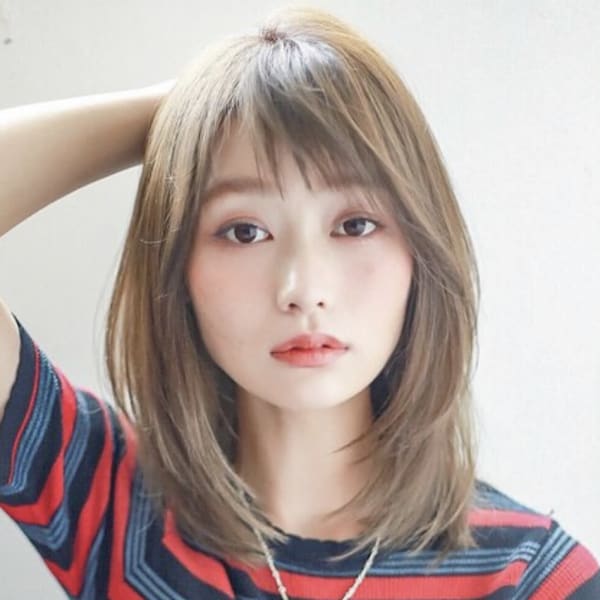 小顔ミディアムウルフレイヤー