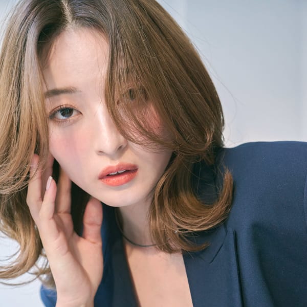 30代40代大人かわいいミディアムレイヤースタイル