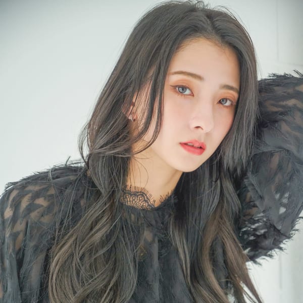 韓国風黒髪ゆるウェーブ