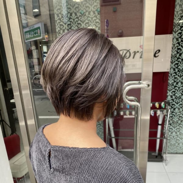 白髪ぼかしシルバーショートボブ