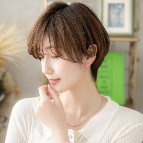 斜めバング＆丸みショートヘルシースタイル　ニュアンスカラー