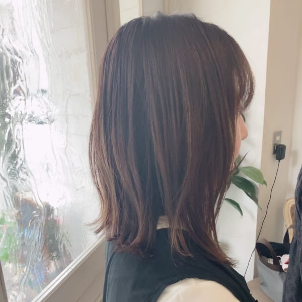 タイトシルエットのゆる外ハネ30代40代人気ヘア大人可愛い髪