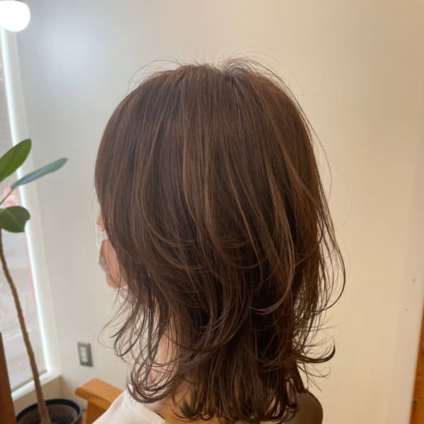 ミディアムウルフ レイヤーカット シルキーベージュ
