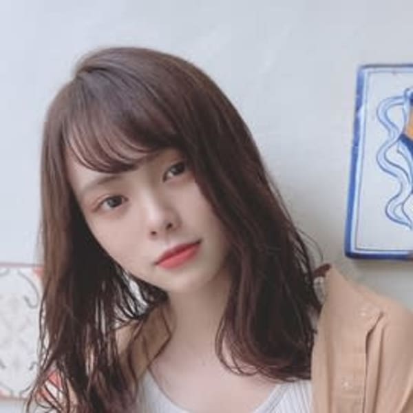 セミロング　外ハネ　大人ヘア　オフィスヘア