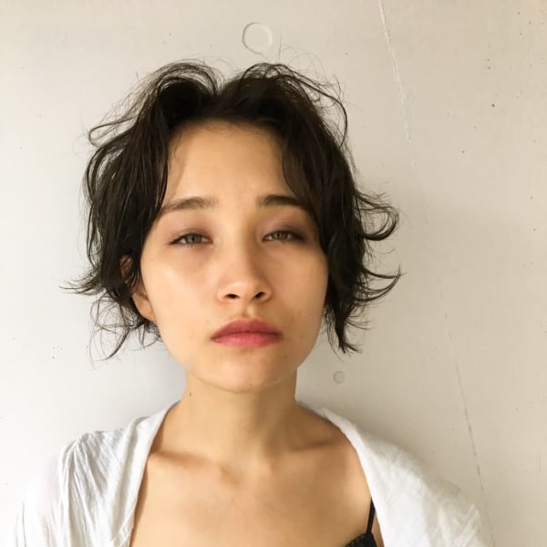 くせ毛をいかしたナチュラルショート