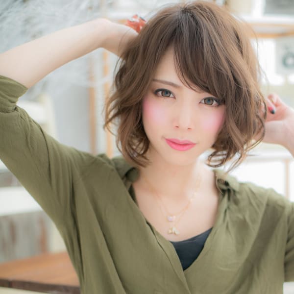 外国人風大人ハイライトゆるふわ前下がりボブ ミントアッシュ