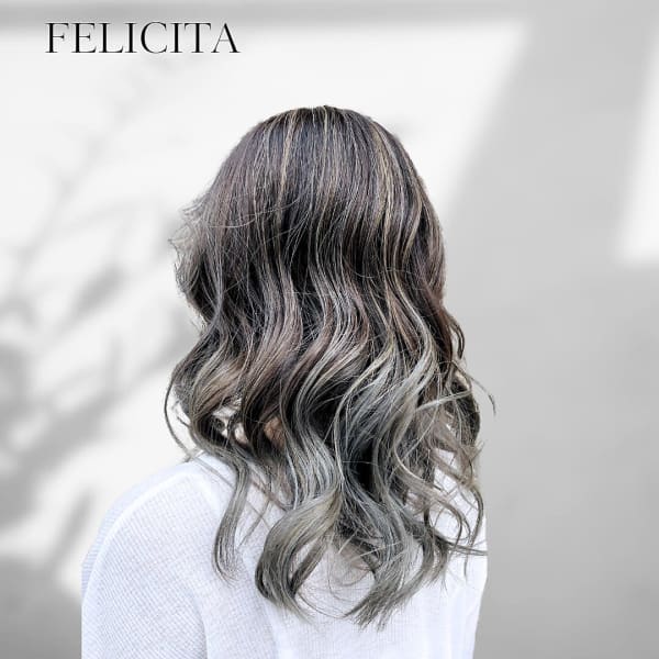 外国人風バレイヤージュ×アッシュグレージュ