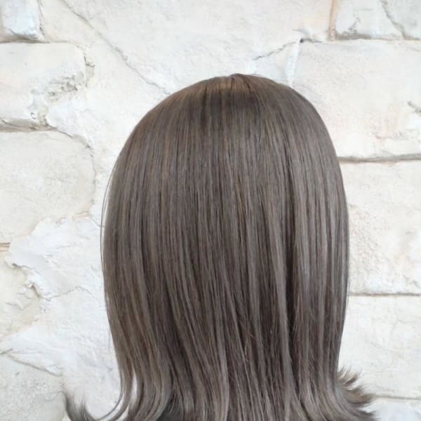 ハイトーングレージュ