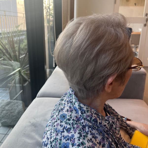 白髪を活かすカラー/グレイヘア/60代