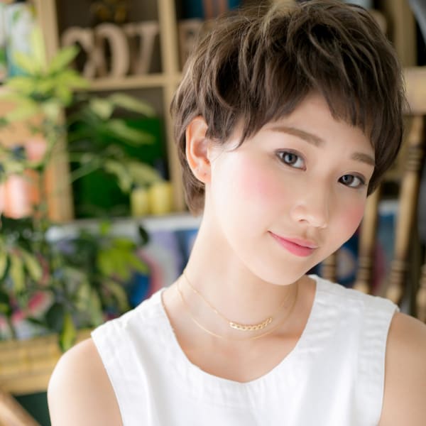大人かわいいくせ毛風ハイライト束感ショート ニュアンスカラー