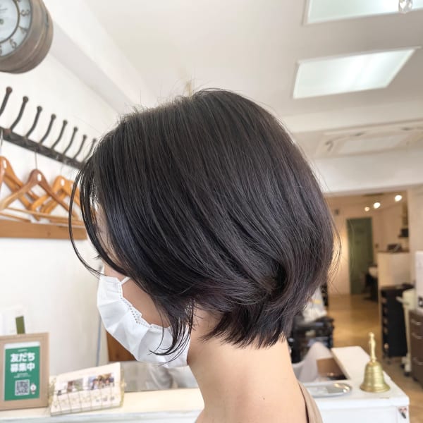 くびれショートボブ頭の形がきれいに見えるヘアスタイルショート