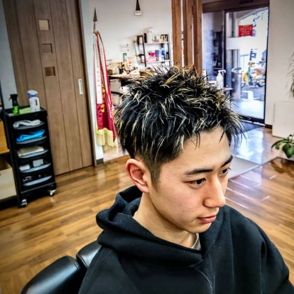 カットサロンタウラアルチザンヘアー