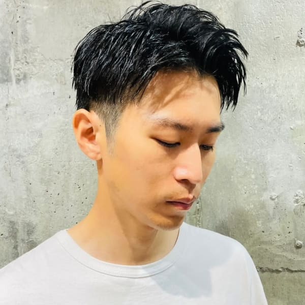 フェードカット センターパート 束感ショート 