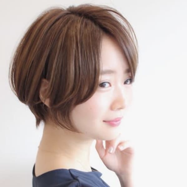 斜めバング小顔愛されショートプリカールグレージュカラー|Alushe 新宿店