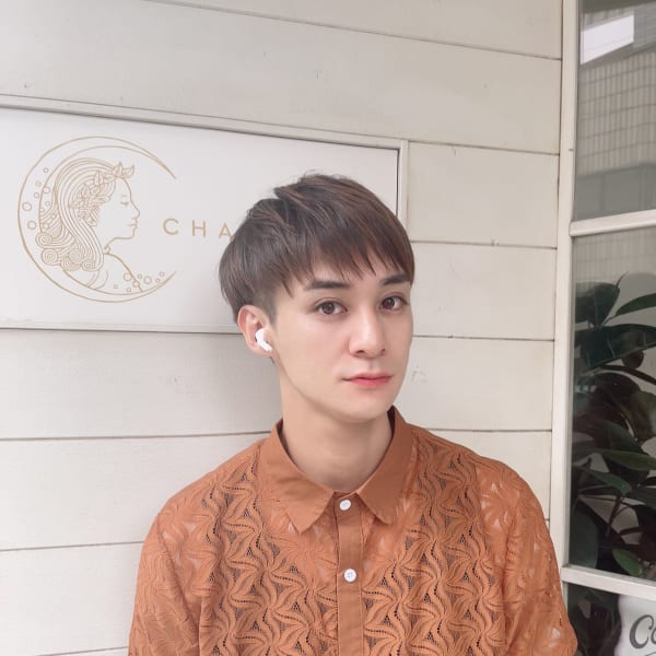 高崎翔太くん前髪あり刈り上げショートヘア多彩スタイリング可能