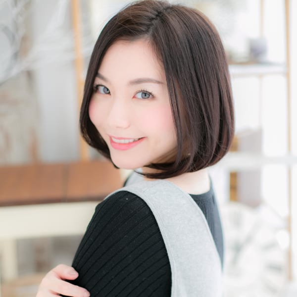 黒髪ダークアッシュ小顔切りっぱなしボブ グレージュアッシュ