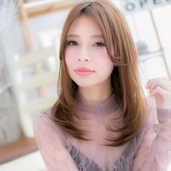 大人かわいいモーブカラー小顔バイヤージュ　ハイトーンカラー