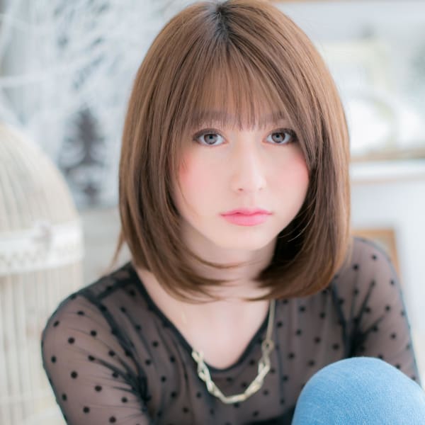 大人かわいいインナーカラー前下がりボブ シルキーベージュ