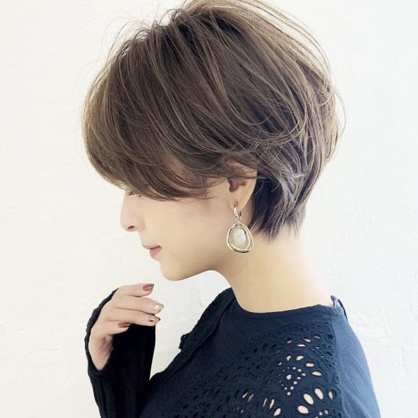 20代30代40代大人可愛い耳掛けひし形くびれ丸みショート