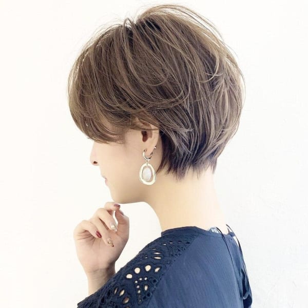 20代30代40代大人可愛い耳掛けひし形くびれ丸みショート